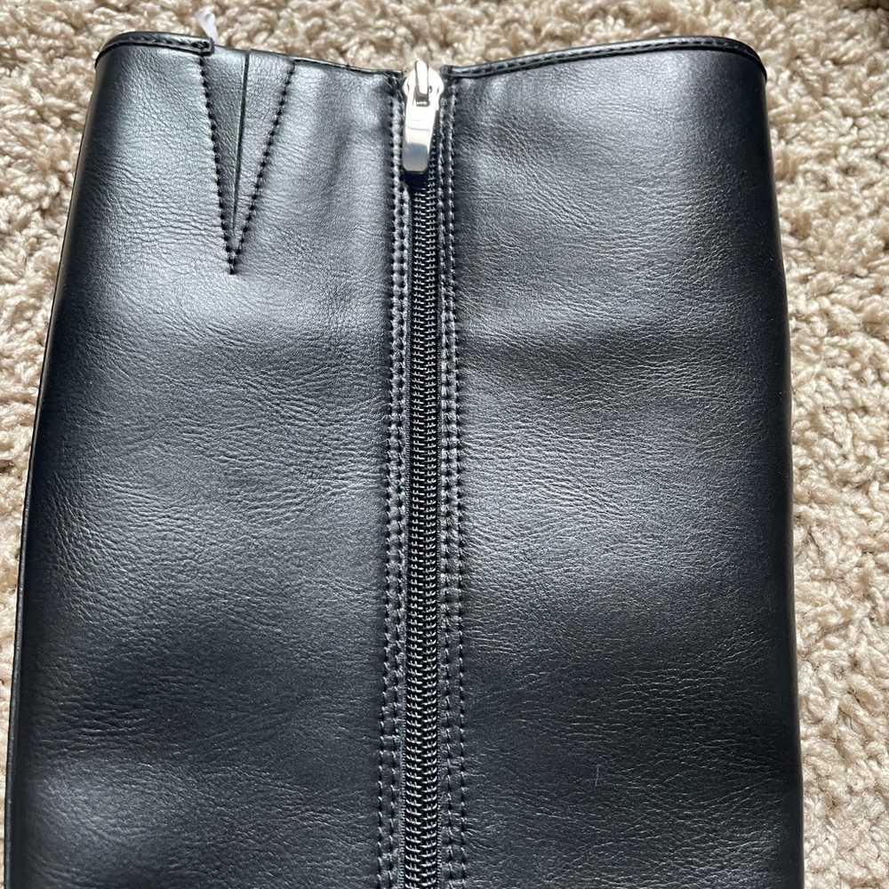 Nine West Woman’s Tall Boots With Buckles in SZ 7.5 in gently used condition - Picture 6 of 6